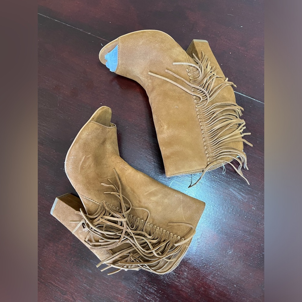 Dolce Vita Tan Suede Fringe Peep-Toe Booties – Size US 9